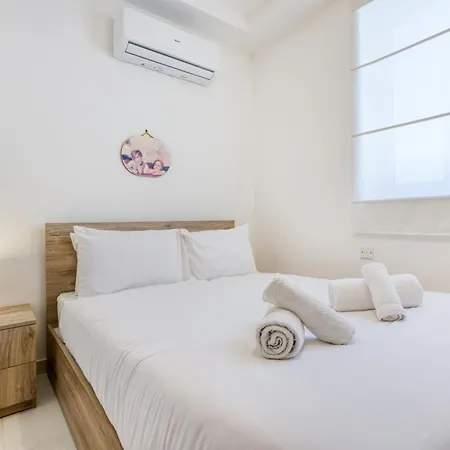 Sunny 2br Penthouse With Spacious Rooftop Terrace By 360 Estates * San Ġwann