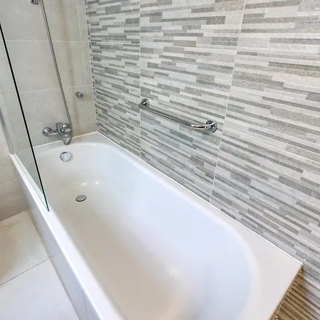 Sunny 2br Penthouse With Spacious Rooftop Terrace By 360 Estates Apartment