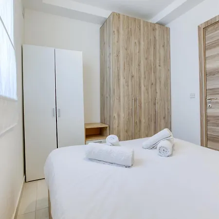 アパート Sunny 2br Penthouse With Spacious Rooftop Terrace By 360 Estates San Ġwann
