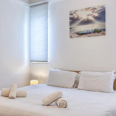 Sunny 2br Penthouse With Spacious Rooftop Terrace By 360 Estates * San Ġwann