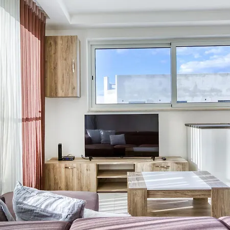 Sunny 2br Penthouse With Spacious Rooftop Terrace By 360 Estates アパート San Ġwann