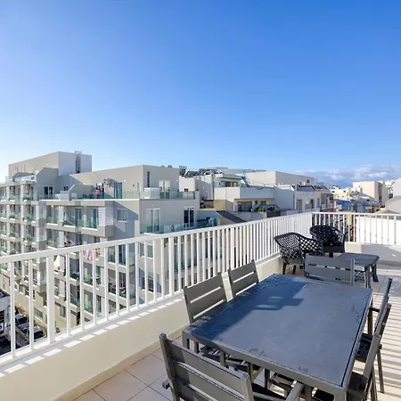 Sunny 2br Penthouse With Spacious Rooftop Terrace By 360 Estates San Gwann