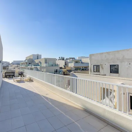 アパート Sunny 2br Penthouse With Spacious Rooftop Terrace By 360 Estates San Ġwann