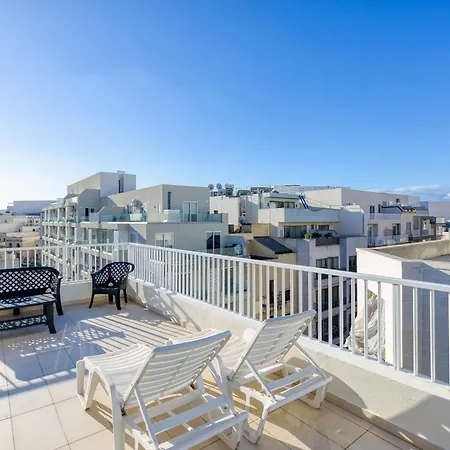 Sunny 2br Penthouse With Spacious Rooftop Terrace By 360 Estates San Gwann