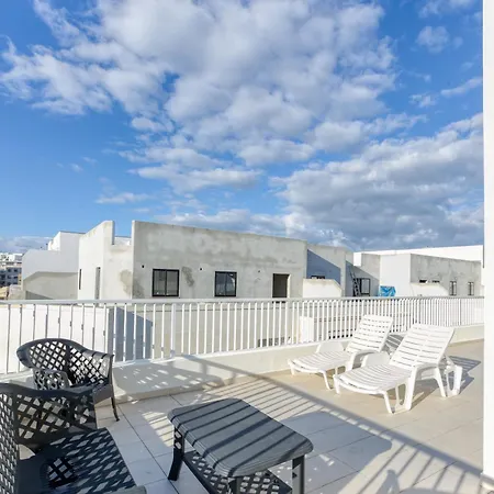 Sunny 2br Penthouse With Spacious Rooftop Terrace By 360 Estates *