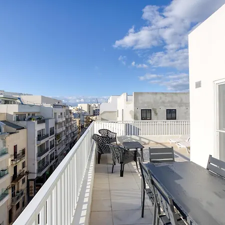 Sunny 2br Penthouse With Spacious Rooftop Terrace By 360 Estates Appartement San Ġwann