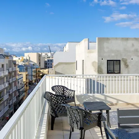 Sunny 2br Penthouse With Spacious Rooftop Terrace By 360 Estates Lägenhet