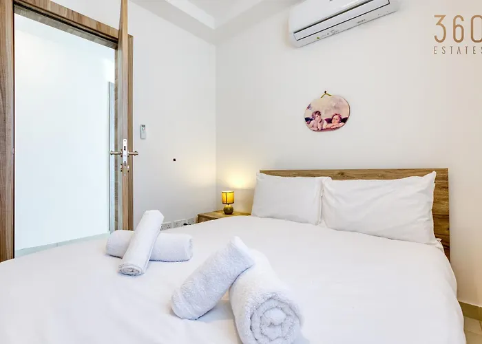 Sunny 2br Penthouse With Spacious Rooftop Terrace By 360 Estates *