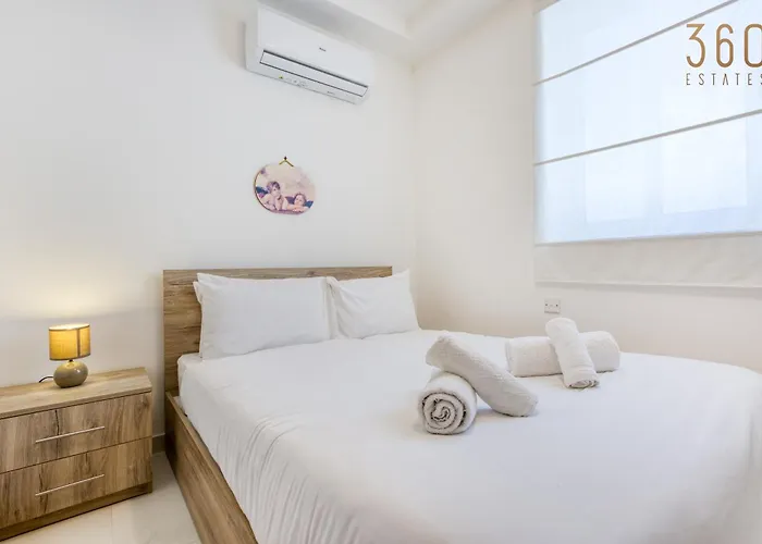 Sunny 2br Penthouse With Spacious Rooftop Terrace By 360 Estates * San Ġwann