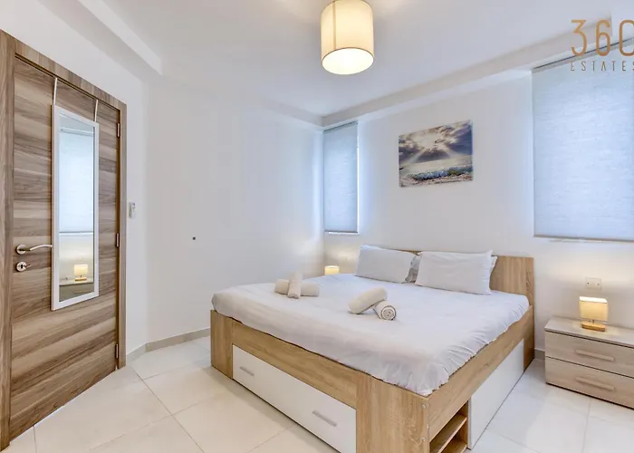 Sunny 2br Penthouse With Spacious Rooftop Terrace By 360 Estates Apartament *