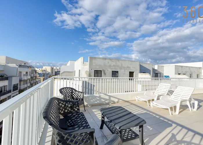 Sunny 2br Penthouse With Spacious Rooftop Terrace By 360 Estates Apartament