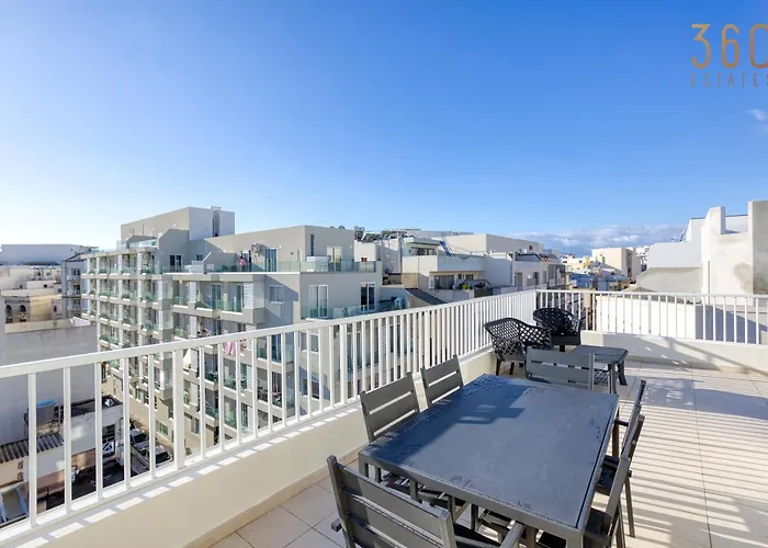 Sunny 2br Penthouse With Spacious Rooftop Terrace By 360 Estates San Ġwann