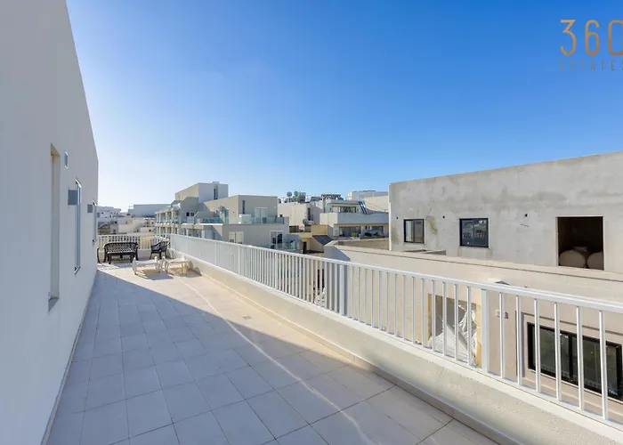 Apartament Sunny 2br Penthouse With Spacious Rooftop Terrace By 360 Estates San Ġwann