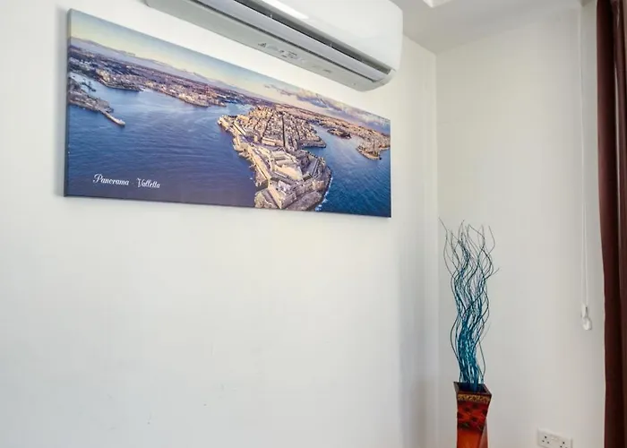 Sunny 2br Penthouse With Spacious Rooftop Terrace By 360 Estates * San Ġwann