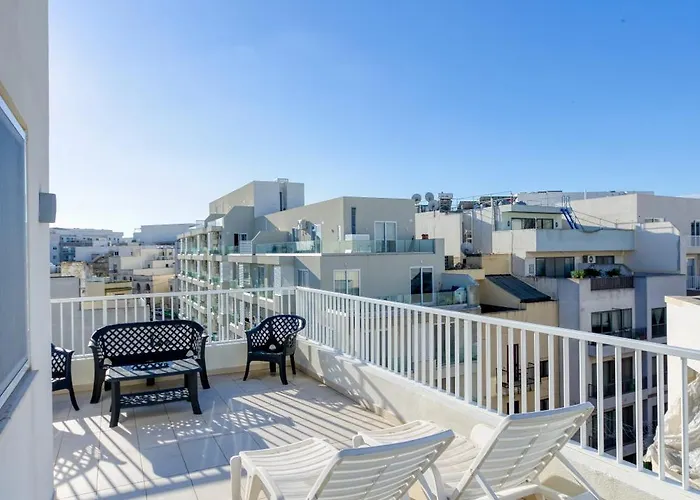 Sunny 2br Penthouse With Spacious Rooftop Terrace By 360 Estates * San Ġwann