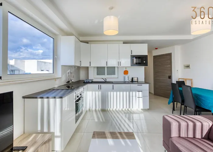 Sunny 2br Penthouse With Spacious Rooftop Terrace By 360 Estates Apartament