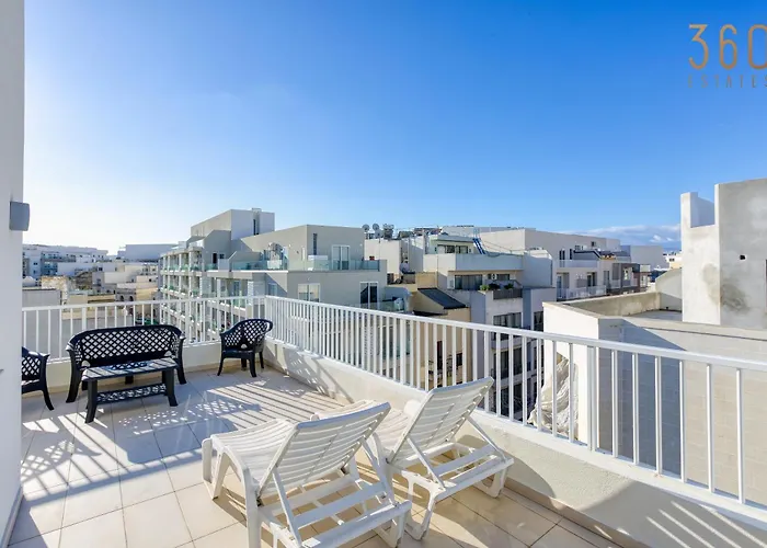 Sunny 2br Penthouse With Spacious Rooftop Terrace By 360 Estates San Ġwann