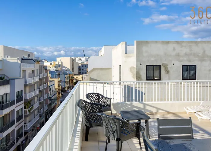 Sunny 2br Penthouse With Spacious Rooftop Terrace By 360 Estates Apartament