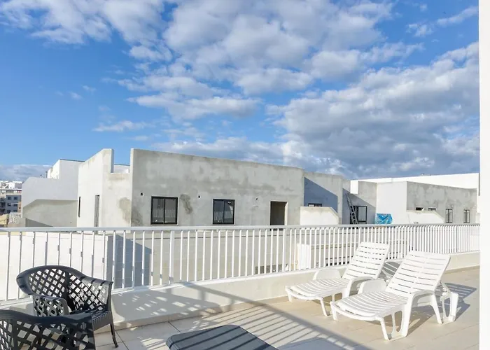 Sunny 2br Penthouse With Spacious Rooftop Terrace By 360 Estates *