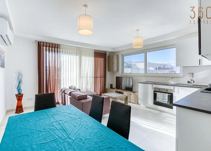 Sunny 2br Penthouse With Spacious Rooftop Terrace By 360 Estates * San Ġwann